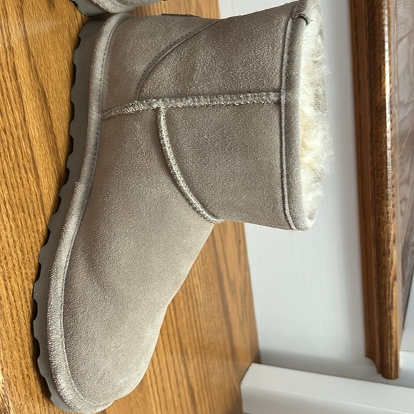 Bearpaw Womens Alyssa Ivory Suede Ankle  Pull On Snow Boots.  Gently Used. - Picture 2 of 8